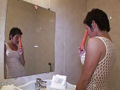 tetonas haciendo la tijera